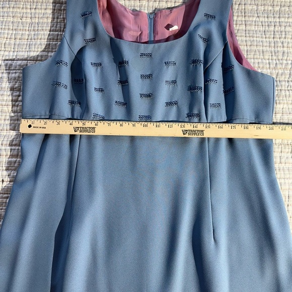 Does have a couple of small stains, needs to be cleaned - Picture 10 of 16